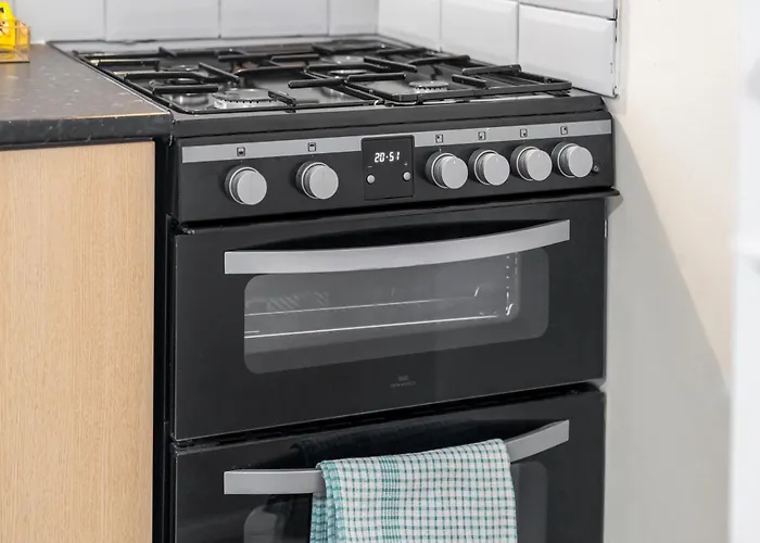 2 Bedroom Apartment - West Brom - Netflix - Wifi - Parking - Excellent Value - Wba
