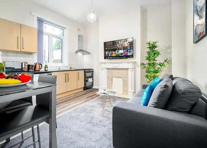 2 Bedroom Apartment - West Brom - Netflix - Wifi - Parking - Excellent Value - Wba