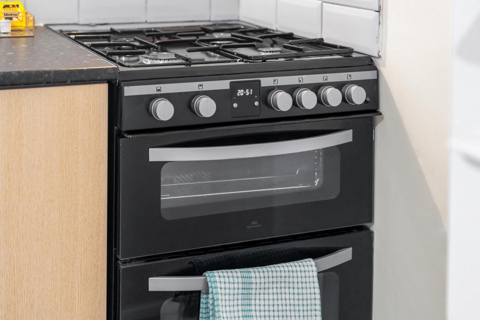 2 Bedroom - West Brom - Netflix - Wifi - Parking - Excellent Value - Wba