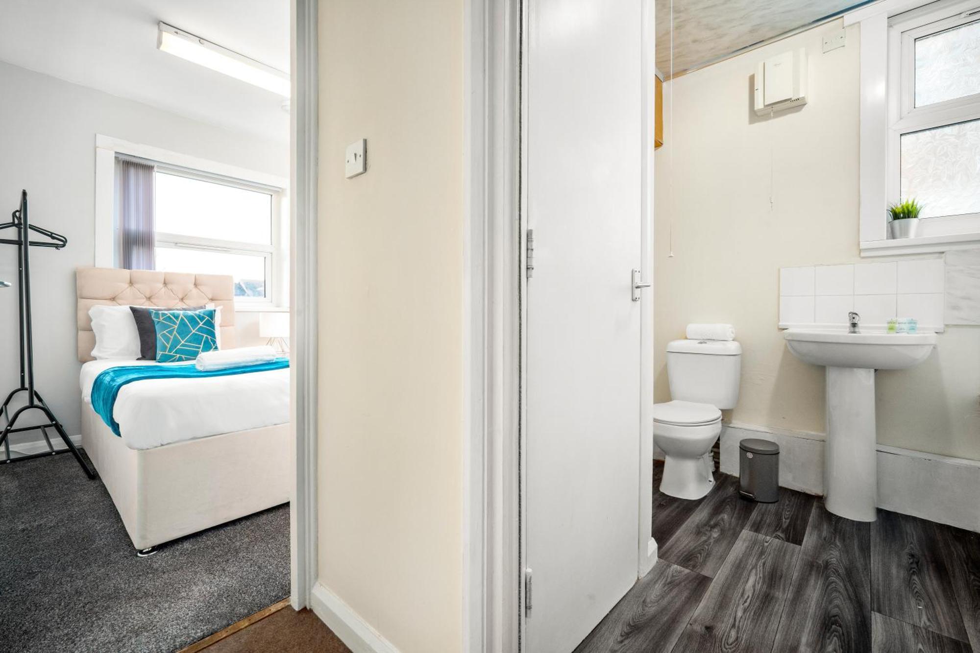 2 Bedroom - West Brom - Netflix - Wifi - Parking - Excellent Value - Wba * West Bromwich