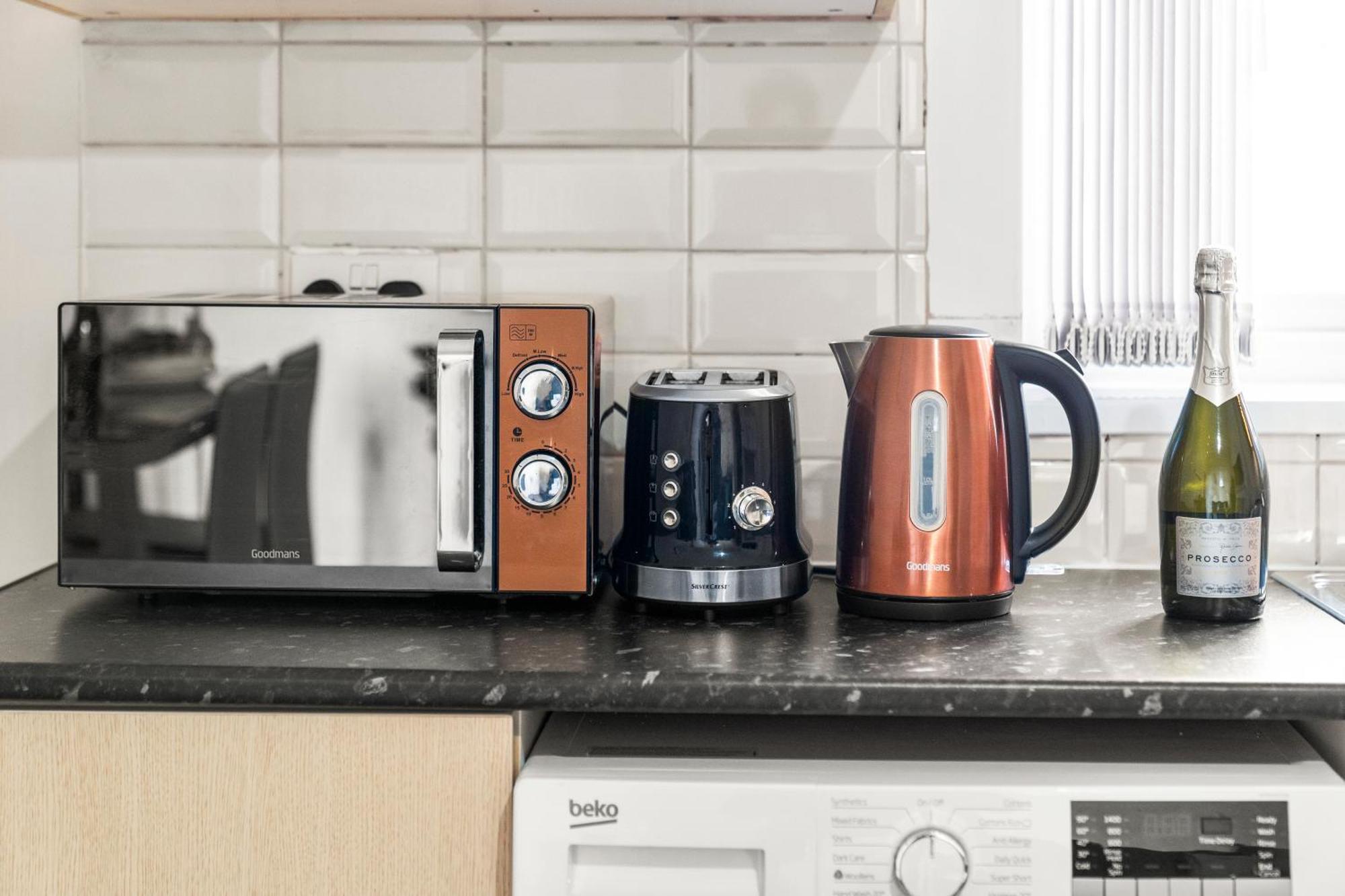 Apartment 2 Bedroom - West Brom - Netflix - Wifi - Parking - Excellent Value - Wba
