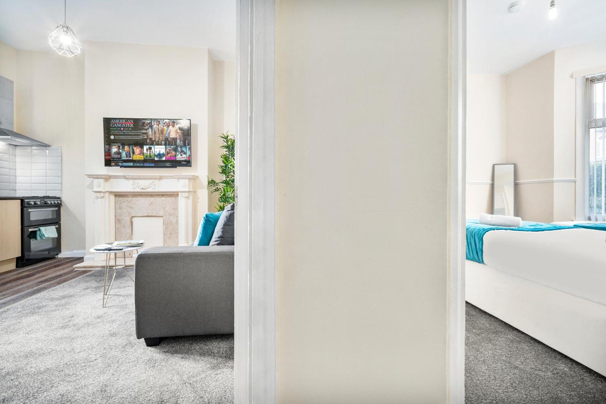 2 Bedroom - West Brom - Netflix - Wifi - Parking - Excellent Value - Wba *